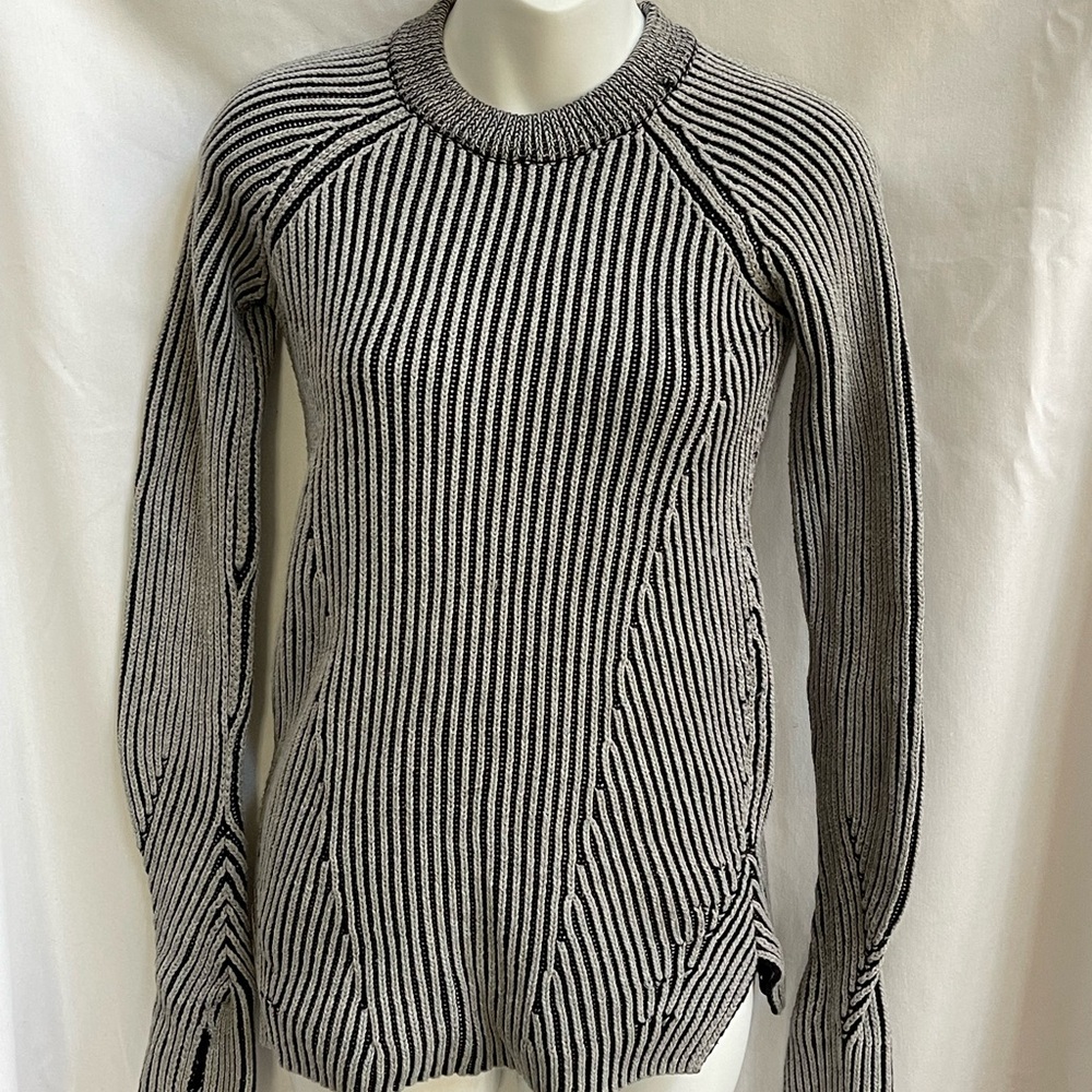 Ivivva Lululemon Kids Black White sweater Snow Salutations 14 Girls  or 4 Women